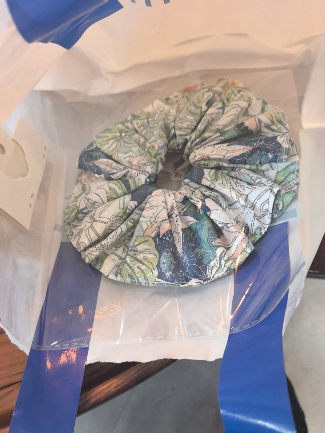 出来一趟也没什么好买的，给老婆闺女一人买个手工发箍😁 黄冈·长胜街