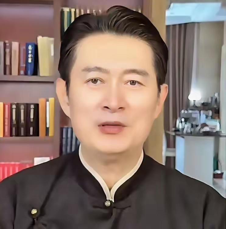 笑不活了！黄安10月4日发文一句谢谢大家，配图直接把不少网友看懵。
图里又是杂货