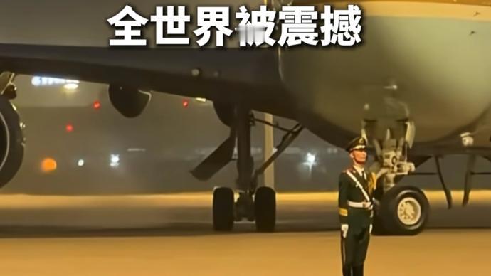 火爆外网！“空军一号” 轰鸣响彻北京上空，中国军人身姿挺拔岿然不动，5 月 13