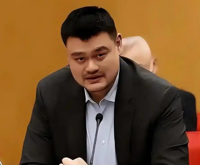 姚明迎难而上！

据体育媒体人最新透露，前中国篮协主席姚明极有可能重回篮协主持大