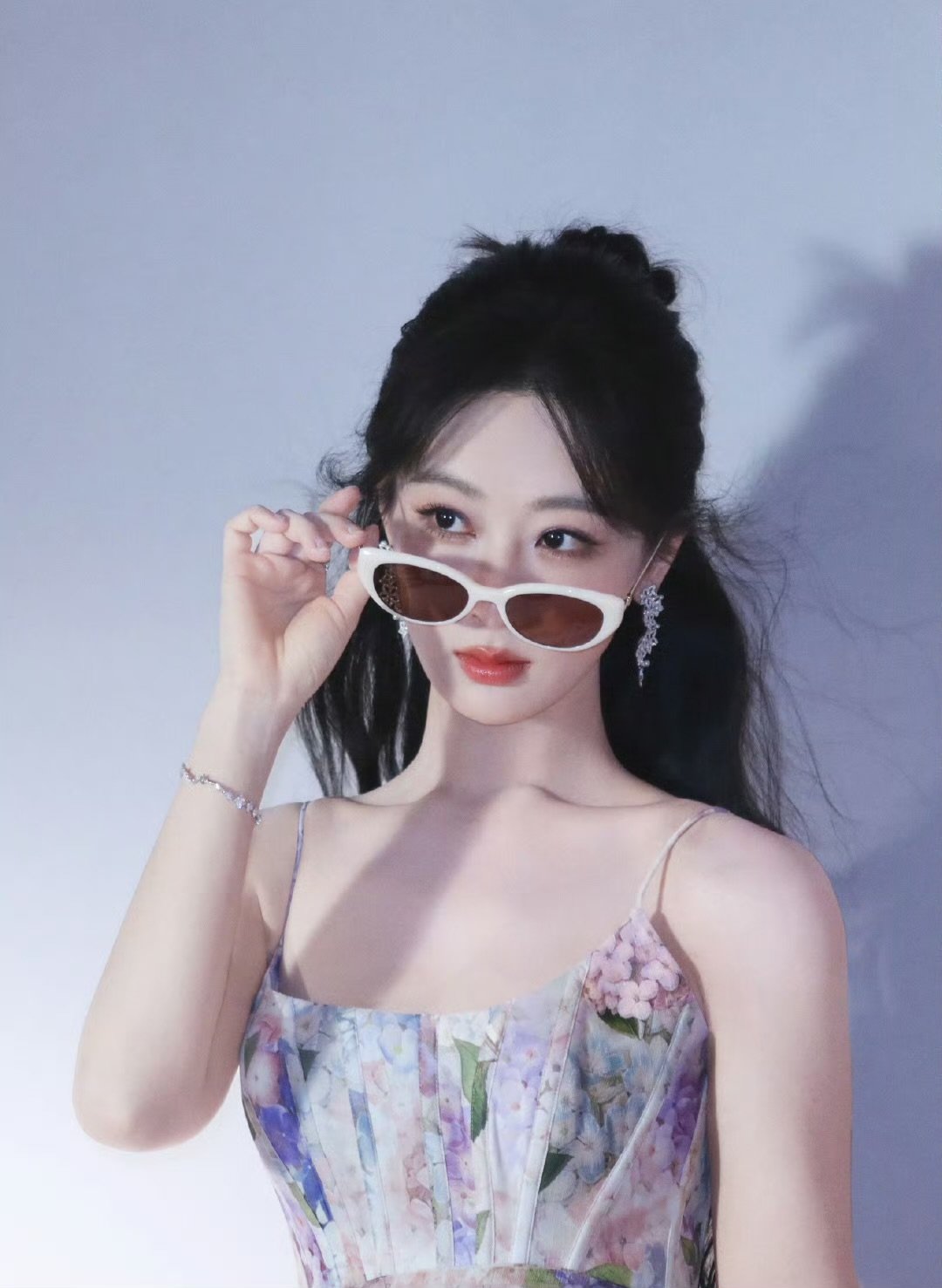 独属杨紫三月的浪漫杨紫一键春天独属杨紫三月的浪漫。一键春天​​​