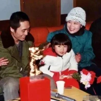 张艺谋的女儿张末比陈婷小两岁，她们本是同龄人却因为张艺谋而成了不同辈分的人。陈婷