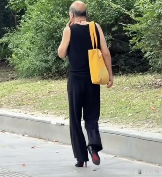纵有千种风情，更与何人说！