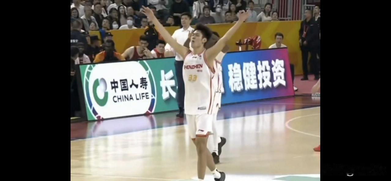 中国版“戈登”王浩然太炸裂了！
深圳队客场击败拥有魔鬼主场的山西队，豪取11连胜