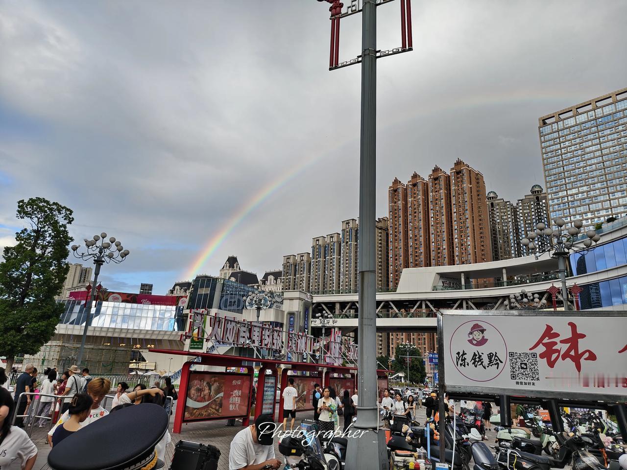 路是走出来的，还是选择出来的？这事儿我琢磨了好久。35 岁后我算是明白了，其实二