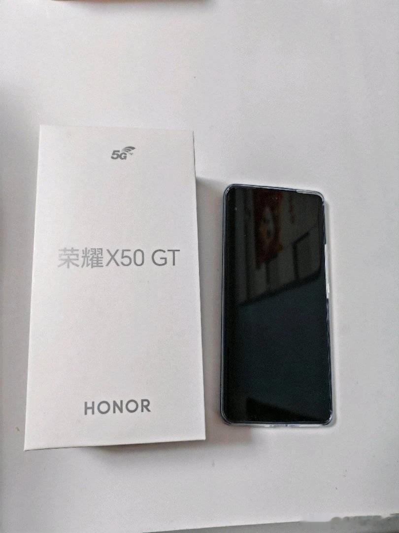 荣耀X50GT抗摔性能超赞！

它通过了SGS五星抗跌耐摔认证，搭载太极缓震架构