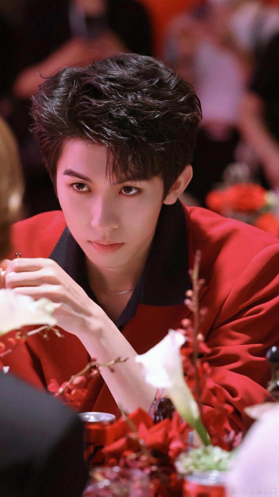 谁说没有选秀就看不到秀人合体浙江卫视越剧春晚这波赢麻了！林墨何洛洛同框营业，水灵