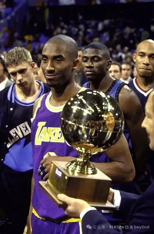 你要逼自己优秀，然后骄傲的生活，余生还长，何必慌张，以后的你，会为自己所做的努力