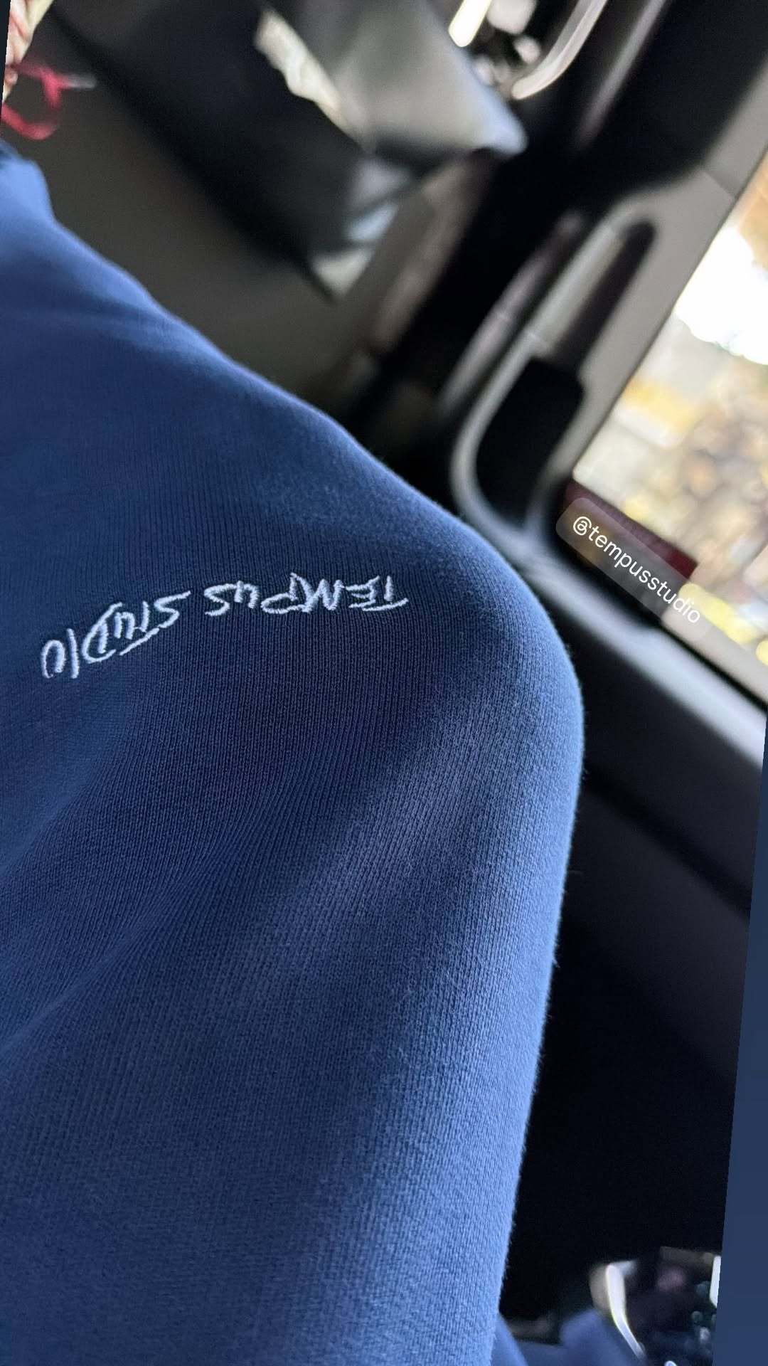 “CB百蓝_。251115 ins story更新： 