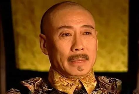 康熙二十年（公元 1681 年），昆明城外，大将军贝子彰泰率四十万满汉大军将昆明