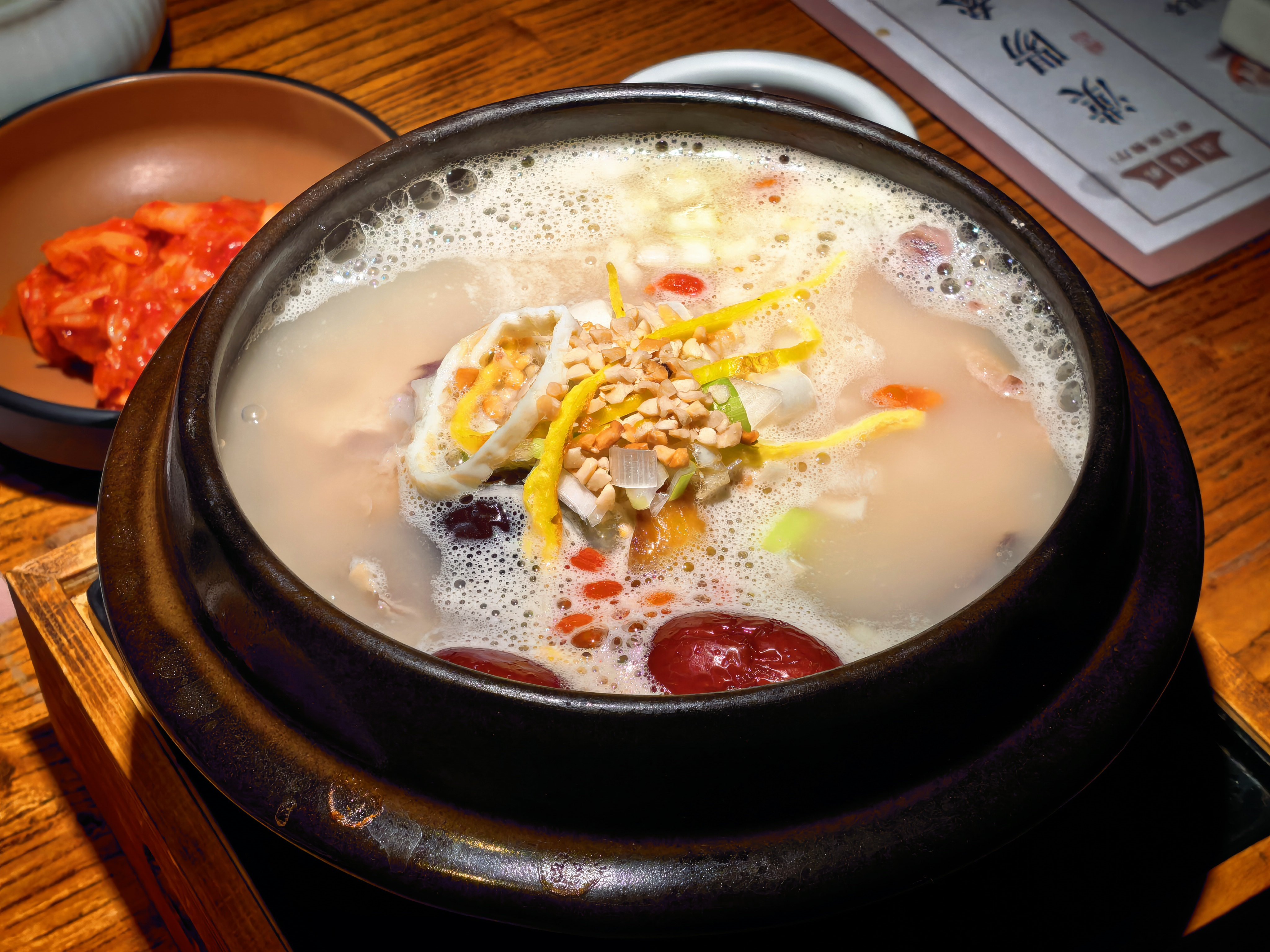 一位跟我前后脚离职的前女同事来我们学校请我和另一位一块上学的前女同事吃韩餐 西安