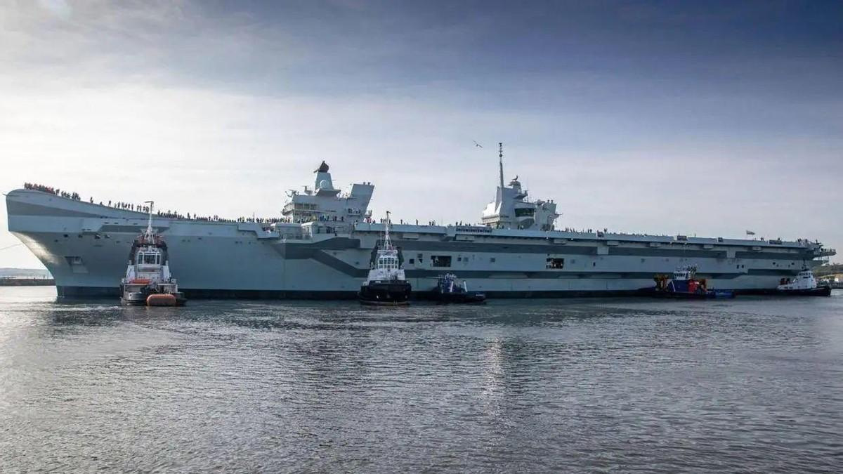 英国带着航母来中国“秀肌肉”，英国民众害怕极了，称这种行为毫不利己。曾经的“日不