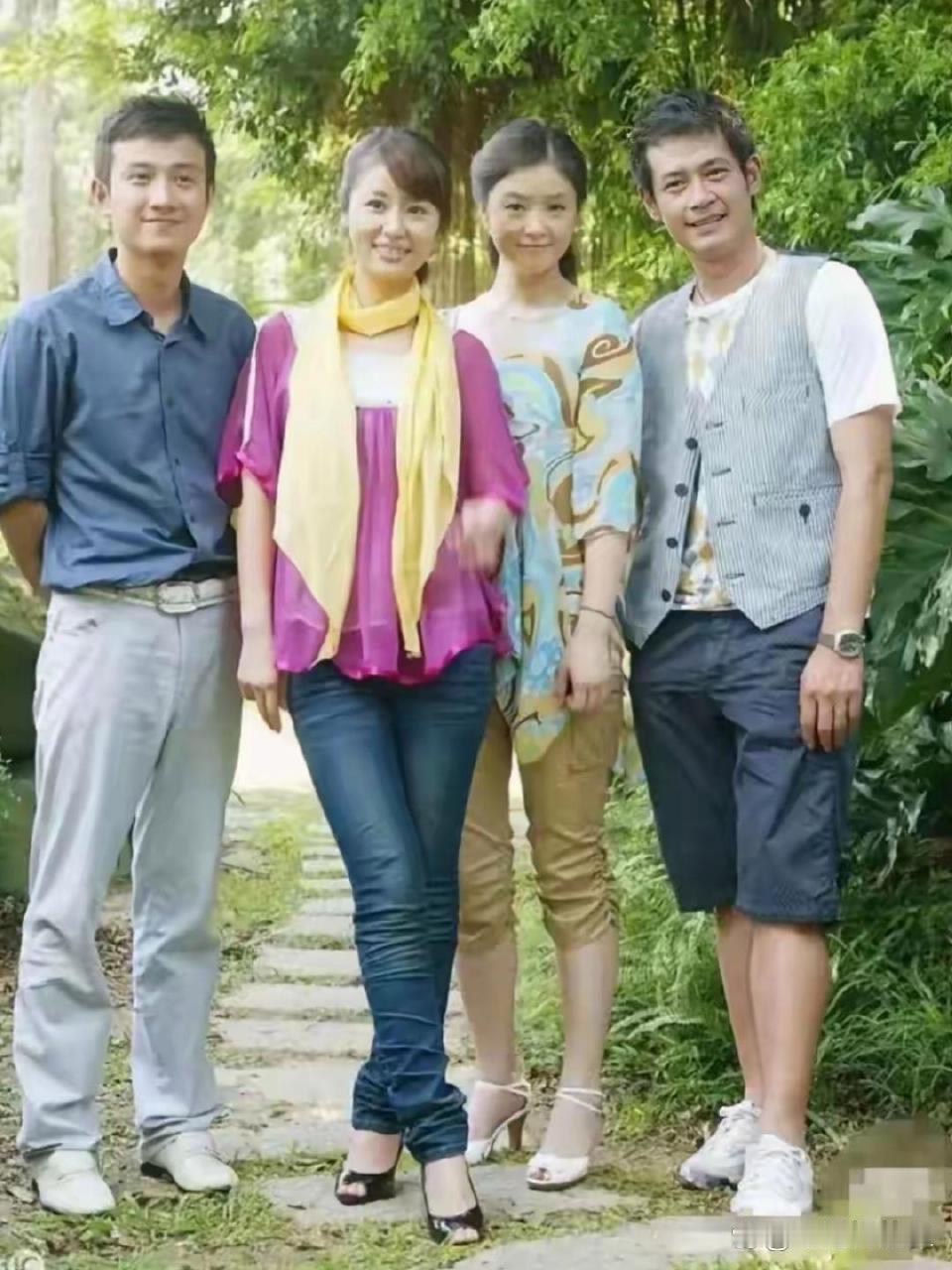 现在看，20年前，明星穿的也挺土的。 ​​​