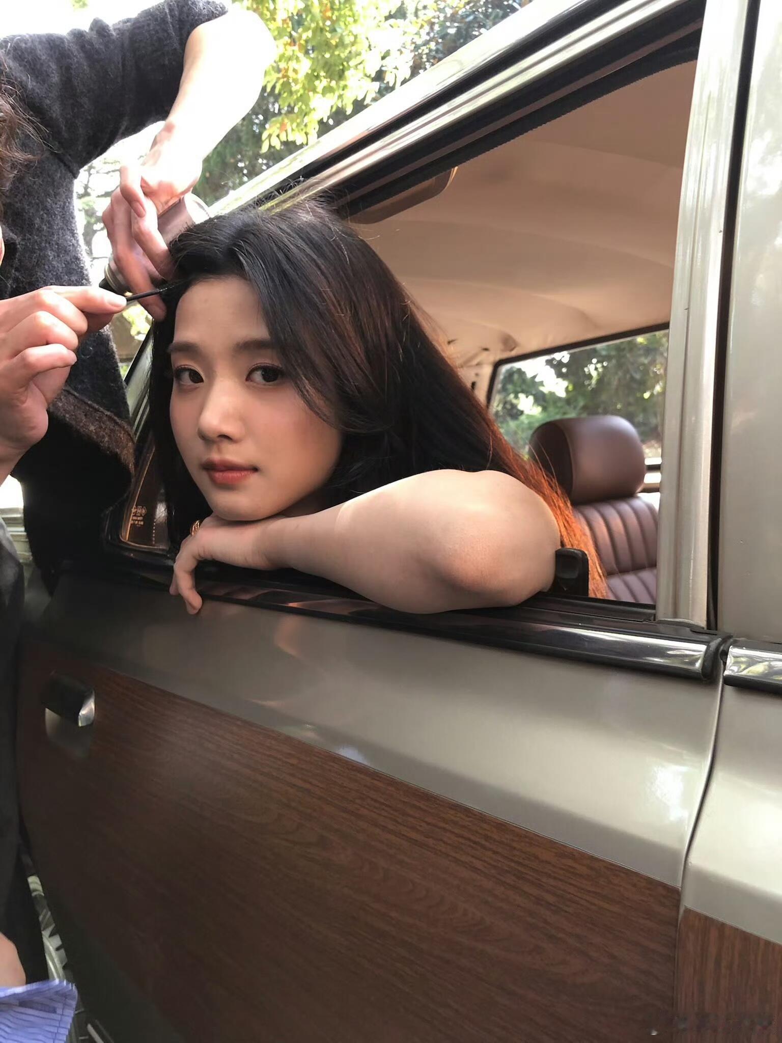 卢昱晓[超话]  一些车上拍照📷卢昱晓｜ ​​​