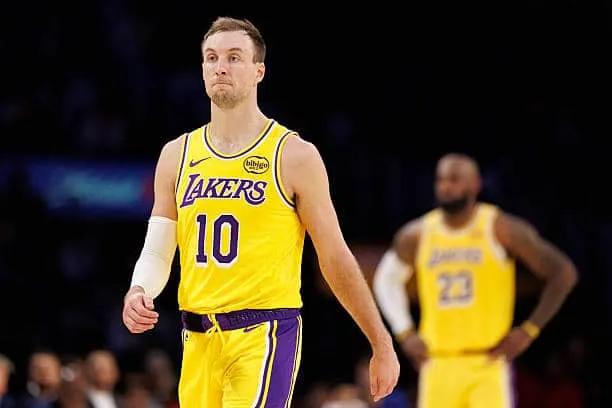 文森特和肯纳德本赛季湖人数据：
出场：文出战29场，肯出战14场
总得分：文得到