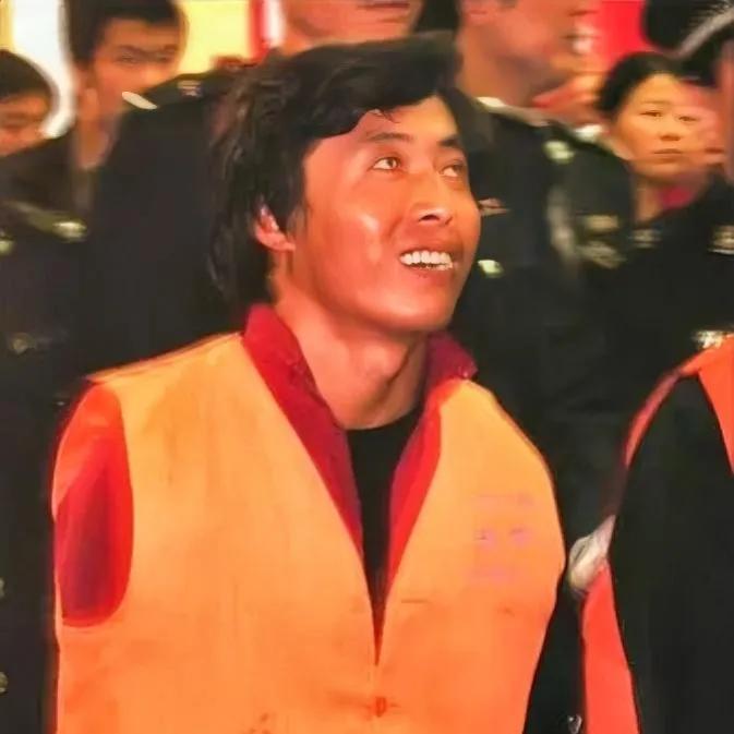 2003年，“抢劫犯”李元杰终于付出代价，可他在听到法官宣判他死刑时，竟然露出了