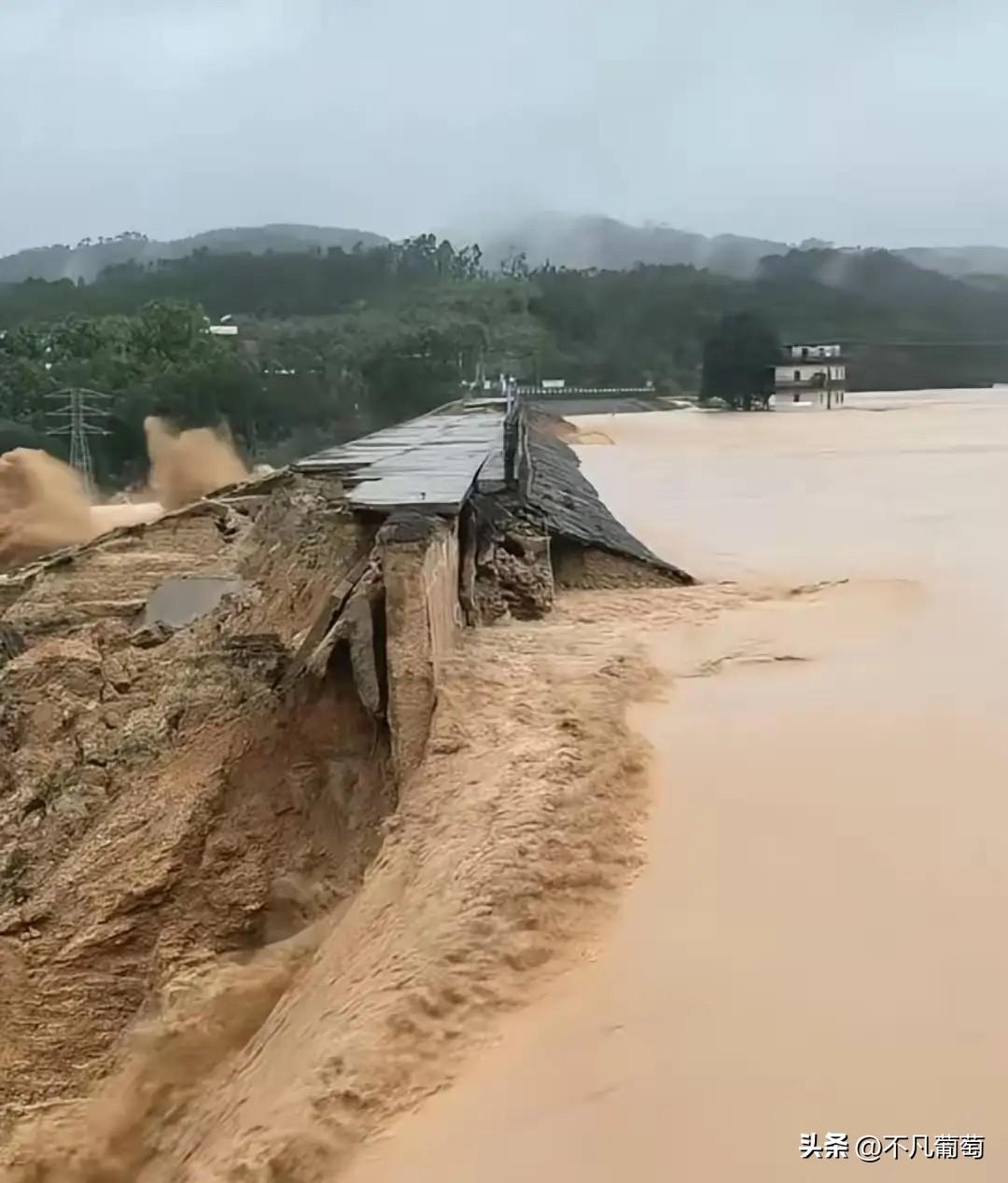 看到广西洪水我立马做了三个决定：第一，把广西洪水的消息扩散出去，让更多人知道灾情