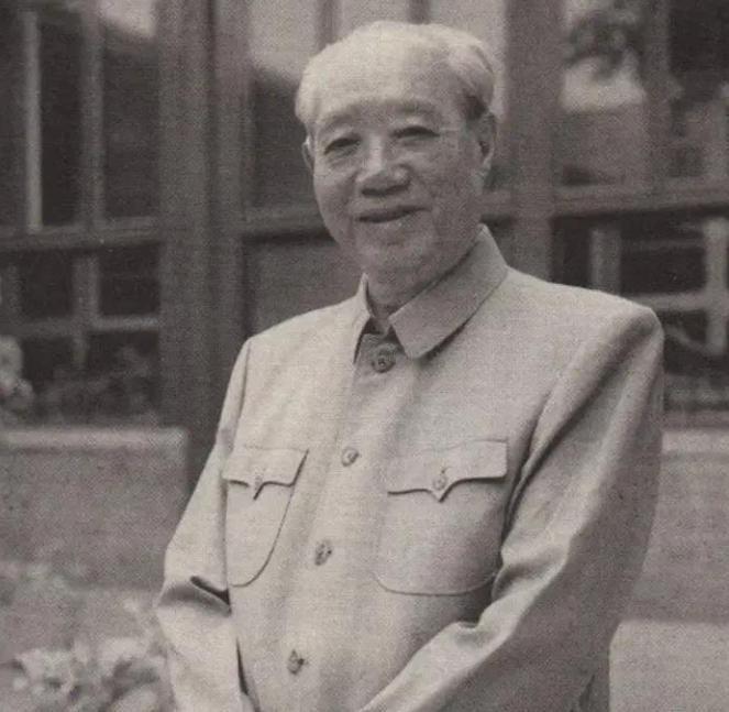 1976年毛主席逝世，华国锋四次约谈汪东兴：我看只能采取断然措施
“1976年9