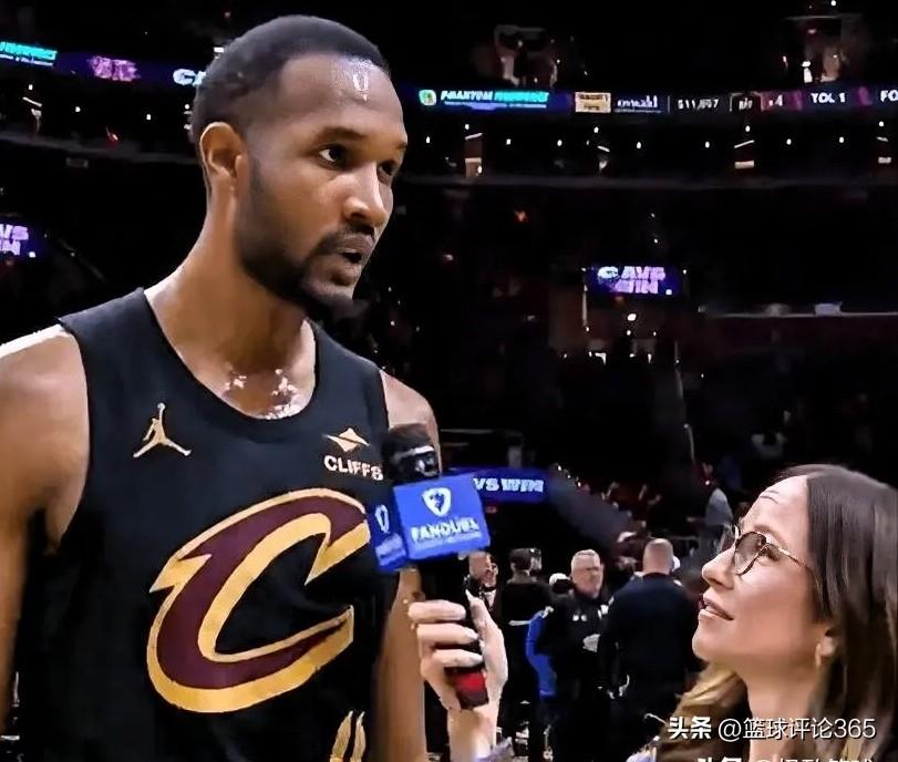 哈登17投5中斩落联盟榜首后，但莫布利却为哈登发声:
今日骑士113-109击败