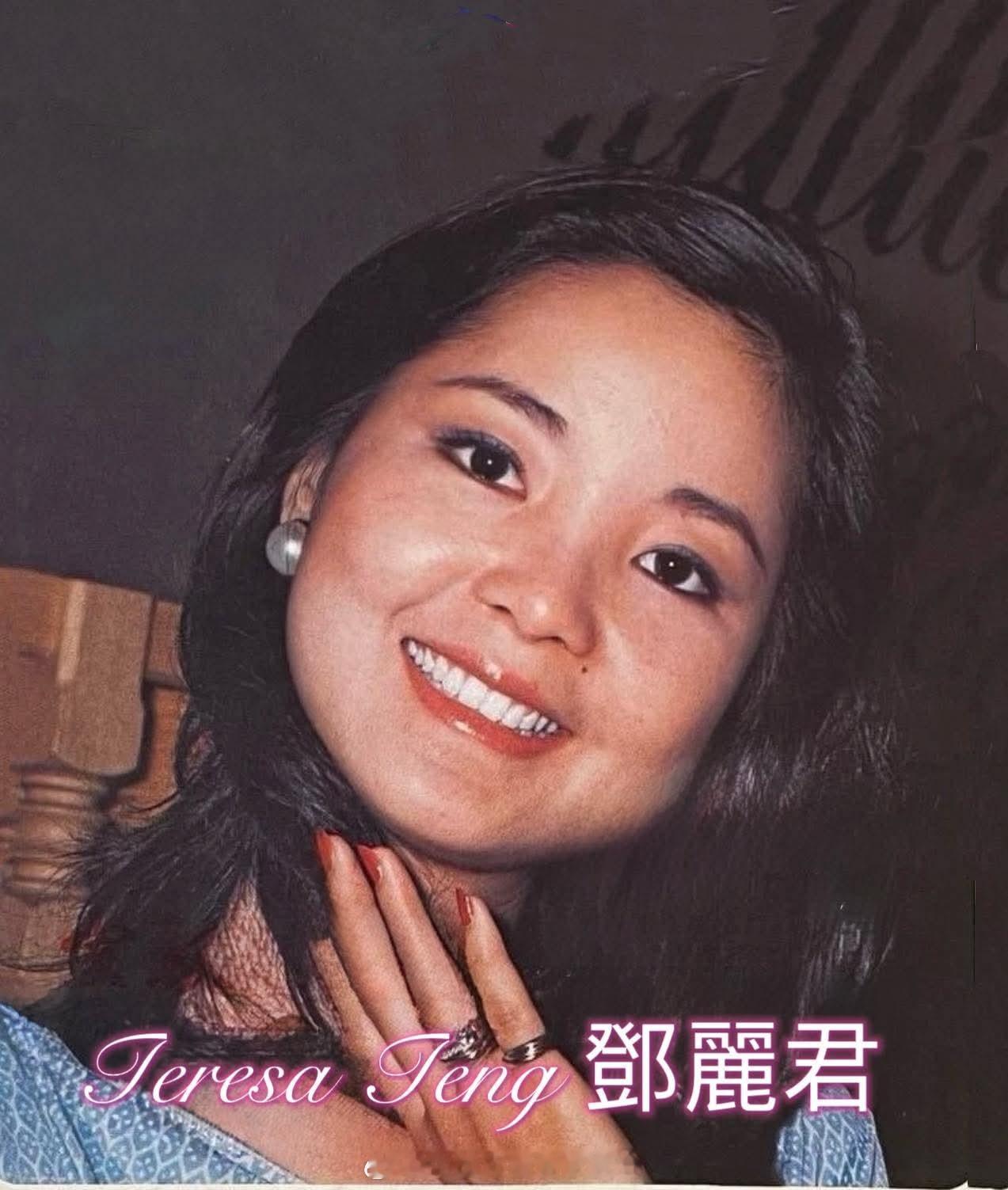 1978年2月，农历新年期间于新加坡南国夜总会登台5天，摄于南国酒楼举办的记者会