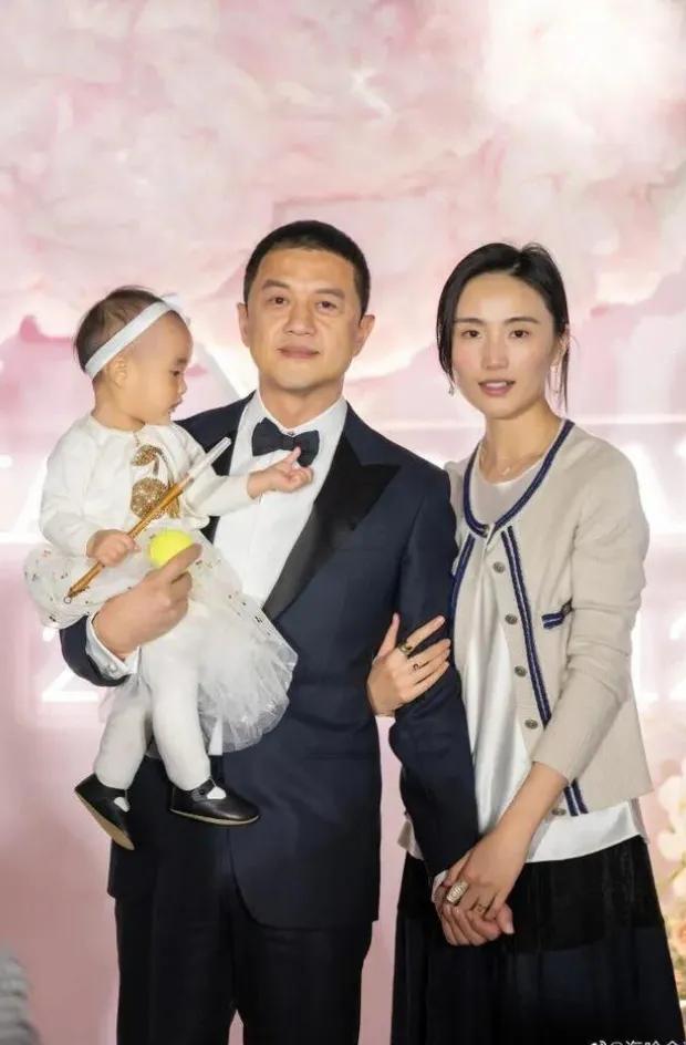 李亚鹏被曝复婚直接冲上热搜，一时间全网议论不断，各种猜测满天飞。面对漫天热议，前