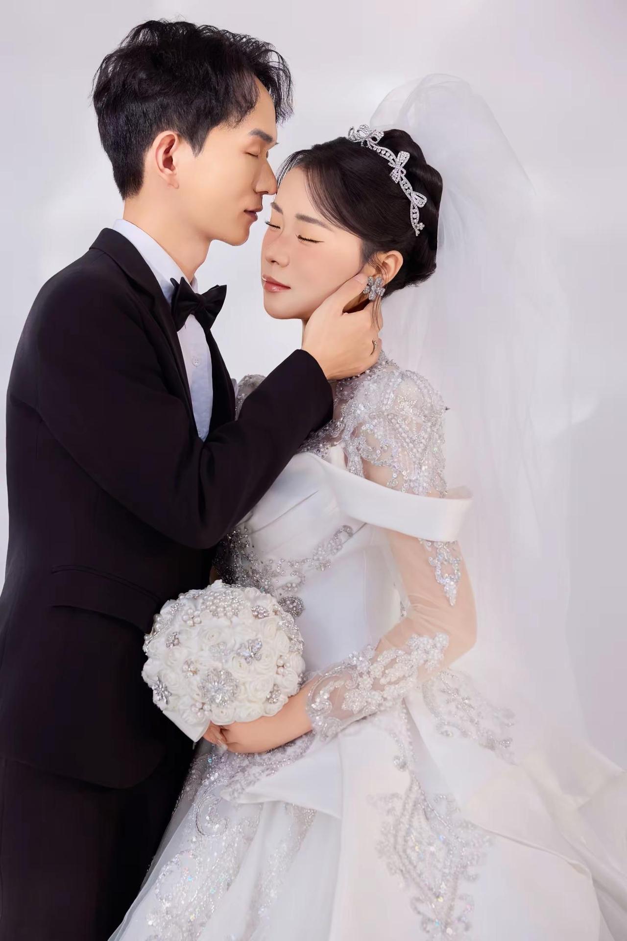 在最美好的年纪里穿着最美的婚纱、嫁给了心心念念的人 留下了最美好的回忆