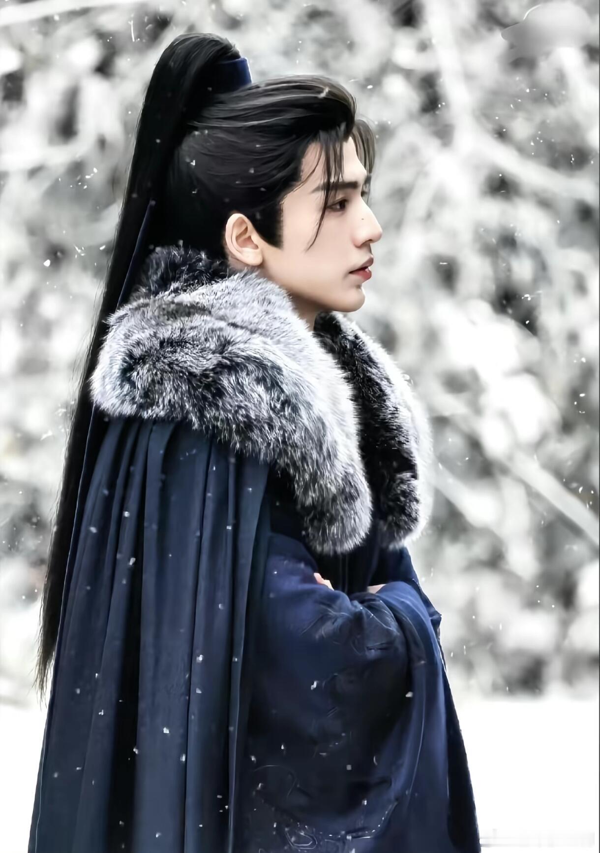 张凌赫的所有待播剧都是应援色，看得出来剧方和平台对一番男主的重视了 