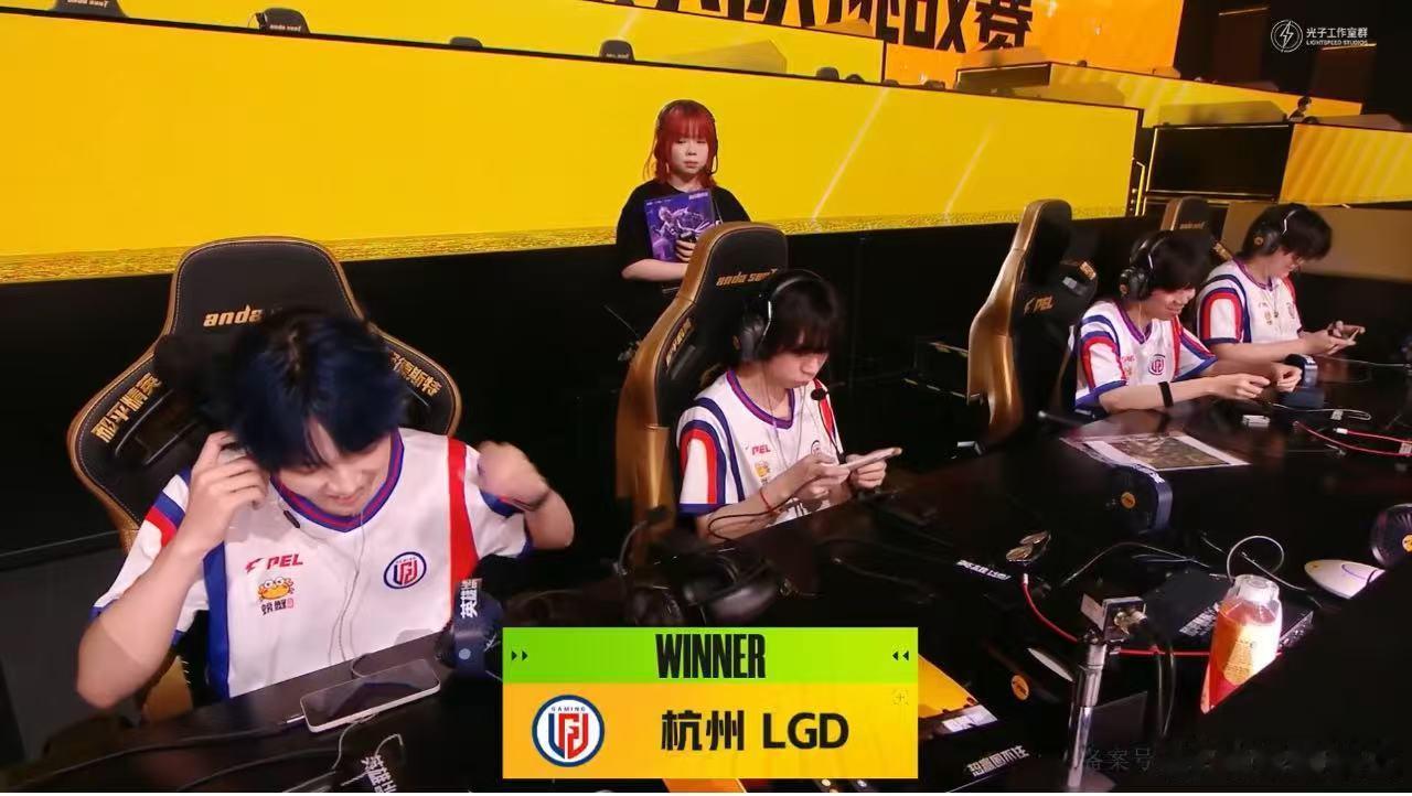 LGD晋级歼灭六强 谁还没看LGD这场歼灭赛？顺利晋级六强太让人振奋了！你们觉得