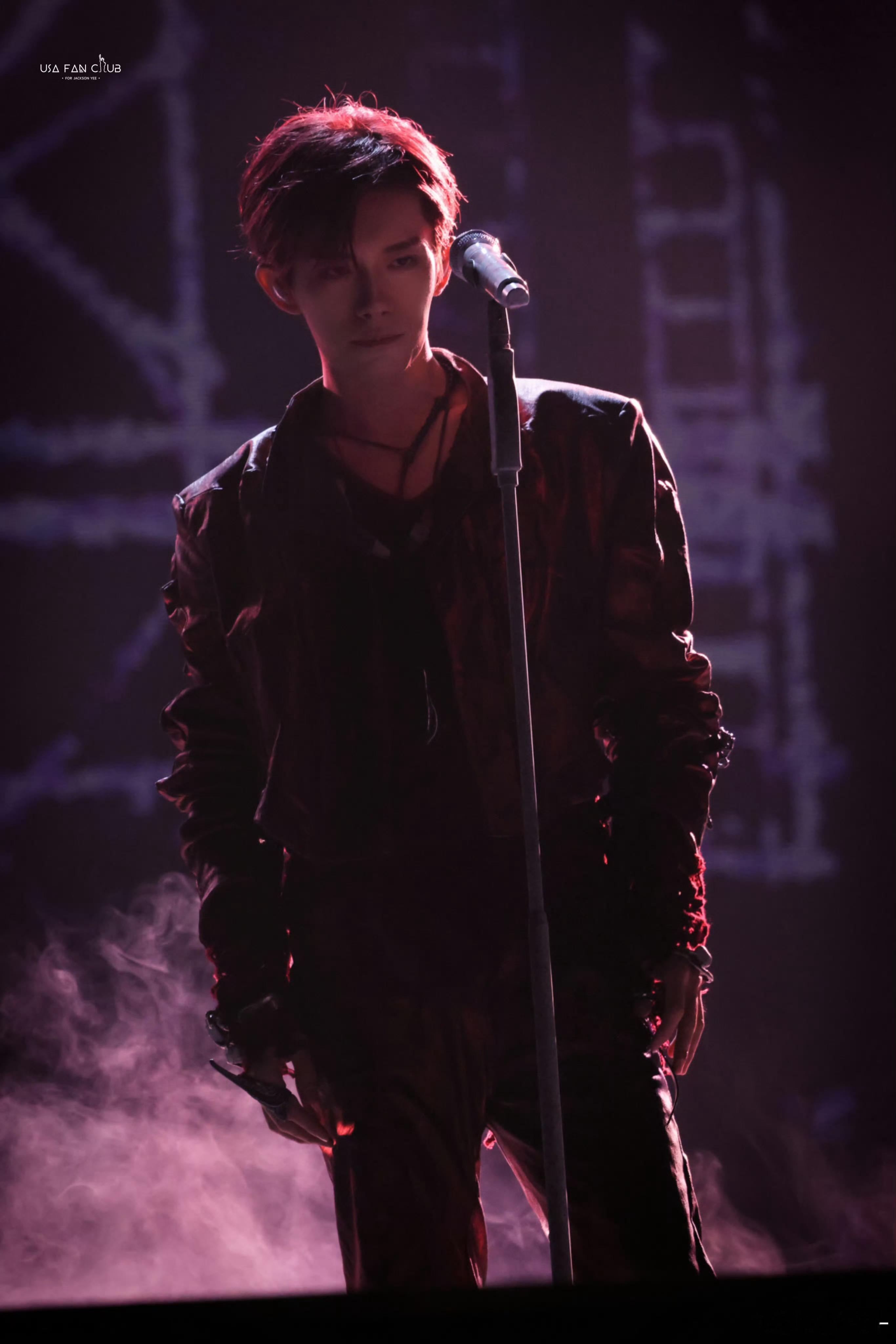 是从少年轮廓里生长出的二十五岁，是乘着风往云深远山去的新程。山高有径，风来正好。