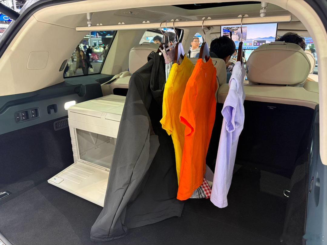 不错的概念，可以挂点童装。 