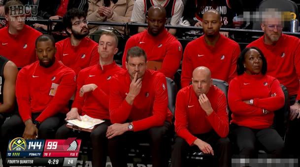 开拓者主帅斯普利特真是怒火冲天！在今天开拓者主场以103：157惨败于掘金的赛后