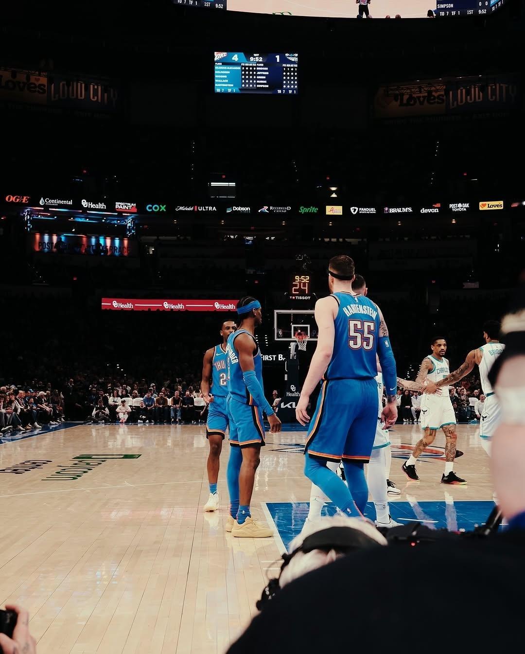 雷霆队拥有NBA本赛季三项数据的领跑者：亚历山大（总得分）、哈腾（总篮板）和卡森