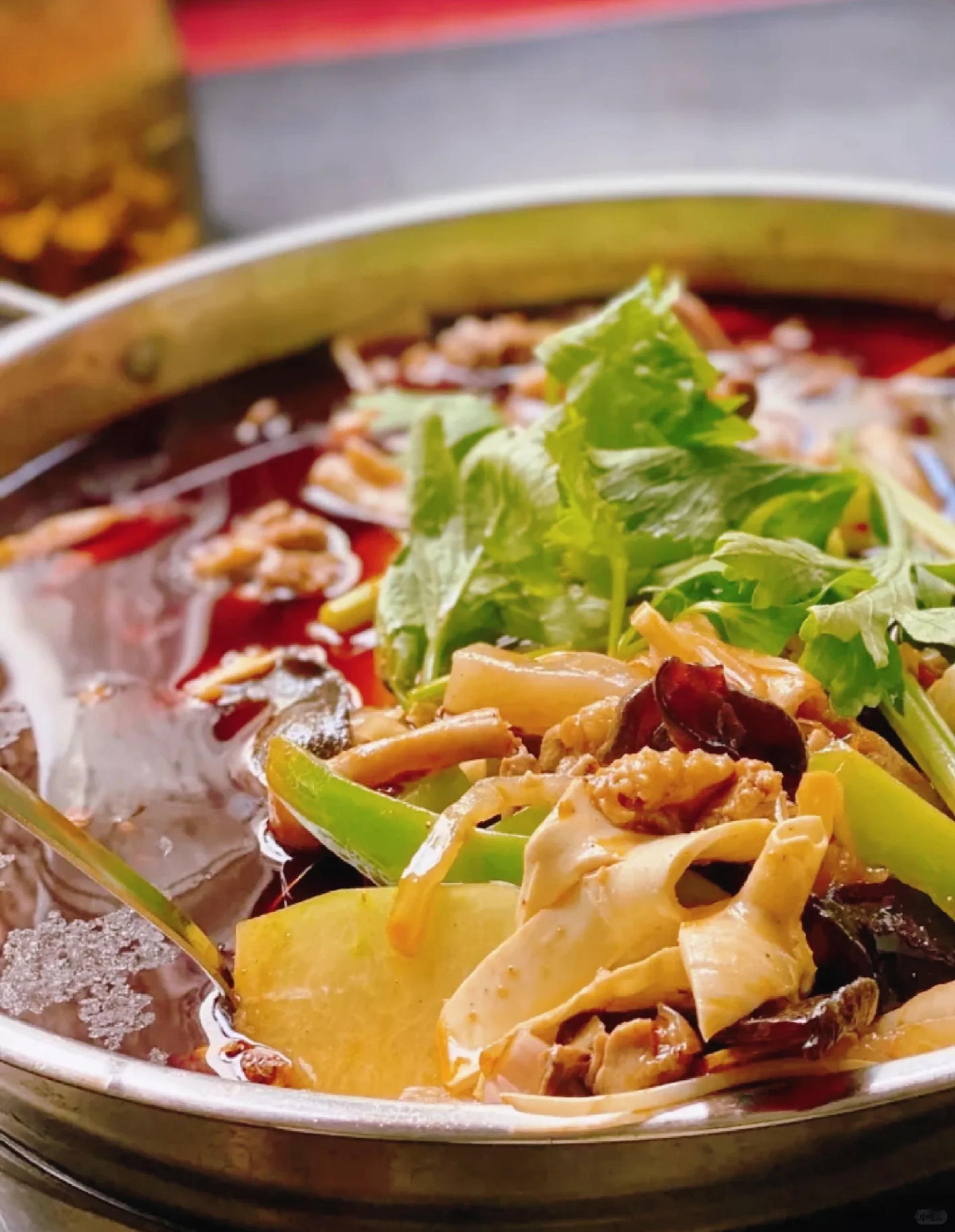 【成都美食推荐·毛家鸡杂火锅】·毛家鸡杂火锅，一直以来都是非常小众的火锅品类，也