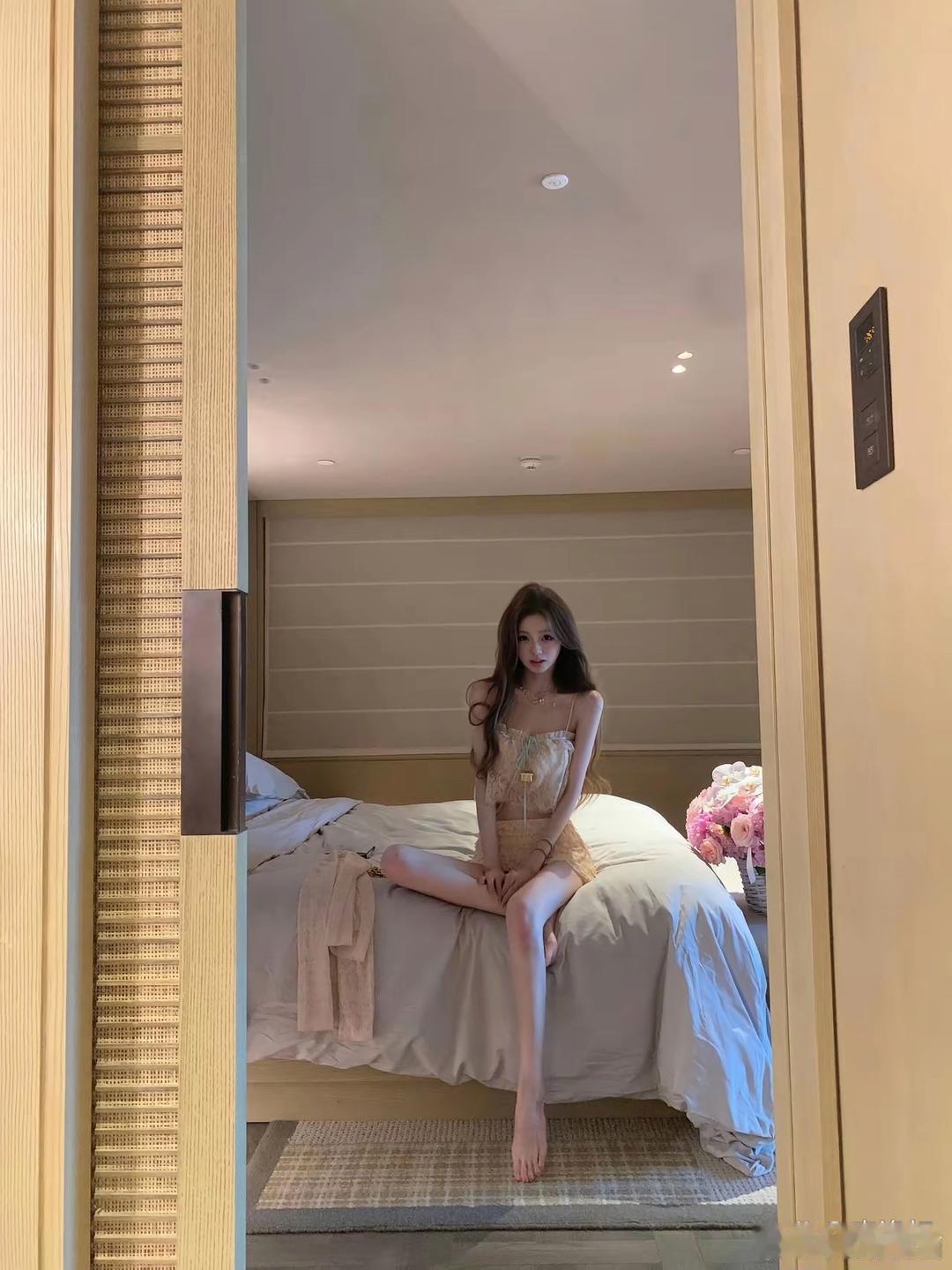 不得不佩服懒懒的高情商，网友还在猜王思聪是不是另有新欢了，懒懒随即晒出一组美照，
