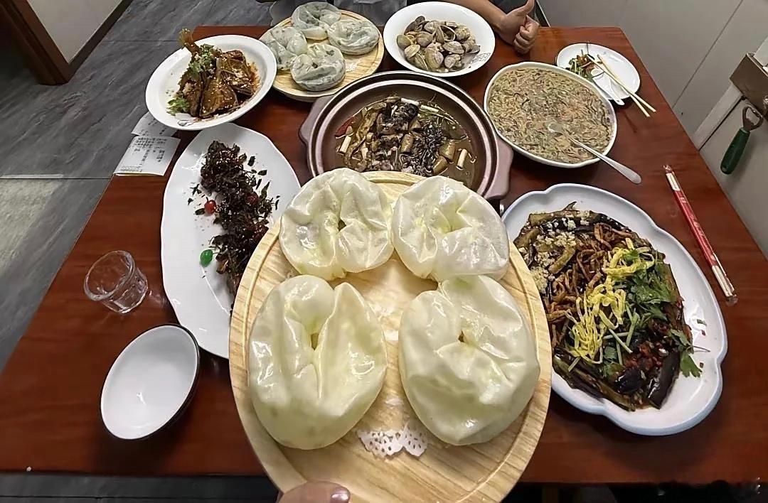这种不像包子，不像饺子的东西，谁知道是什么地方的特色美食？ ​​​
