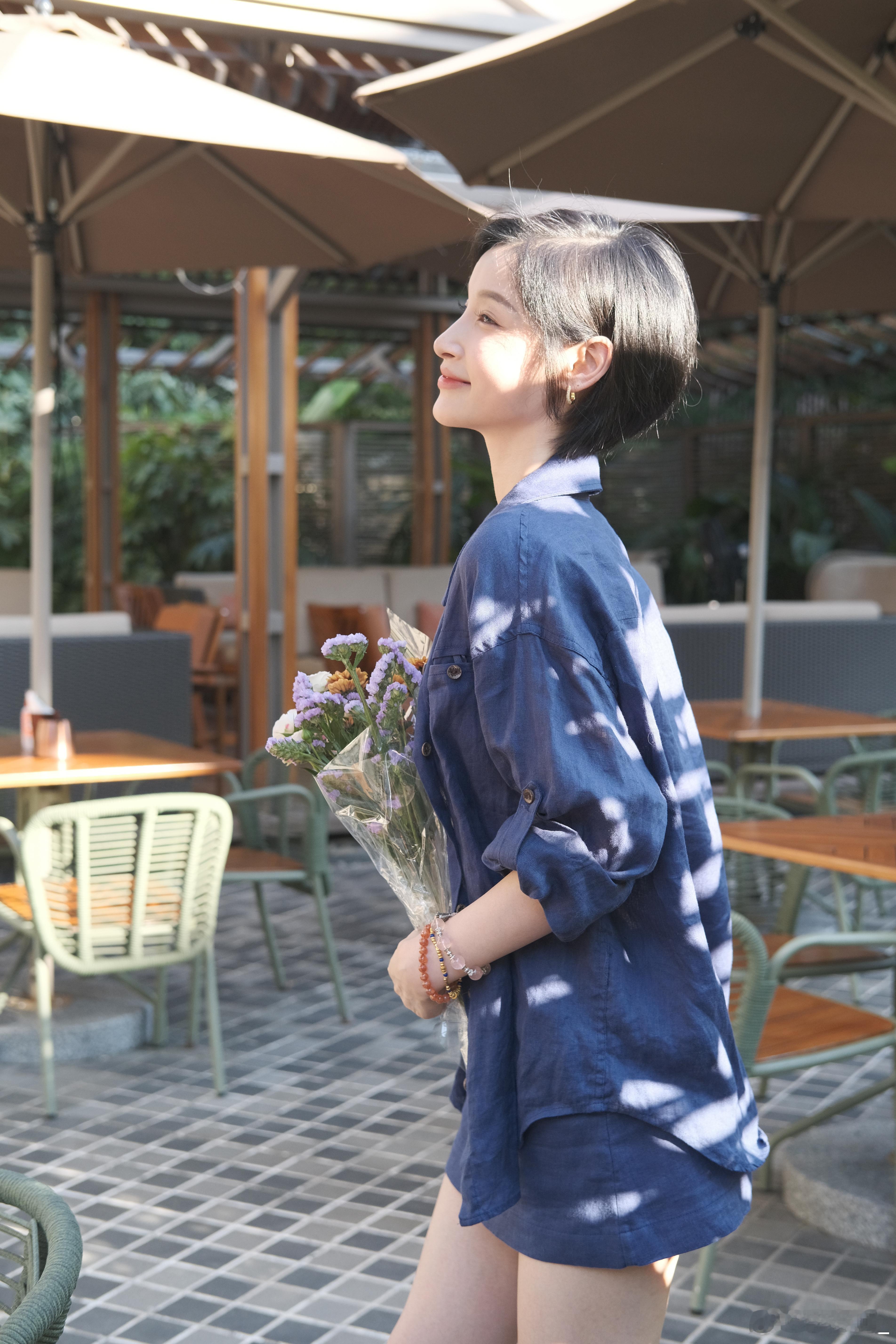 李安珂[超话]珂以安排一下 七夕 带着花去见你们💞💐 ​​​