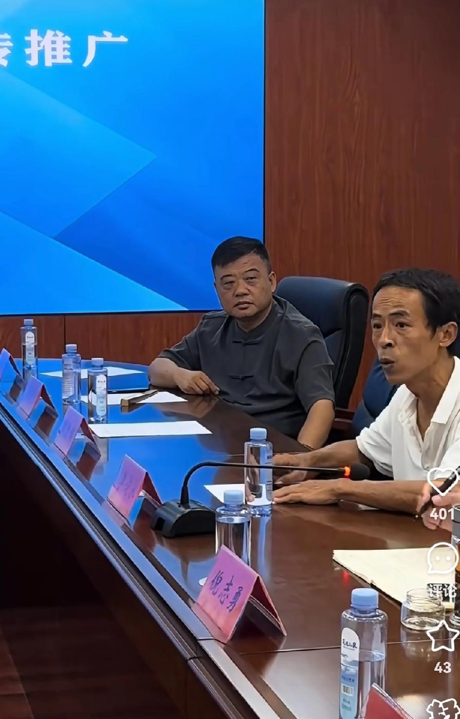 我有一种预感；
景德镇鸡排哥爆火过后；
最有热度的不是鸡排，也不是鸡排哥的表情；