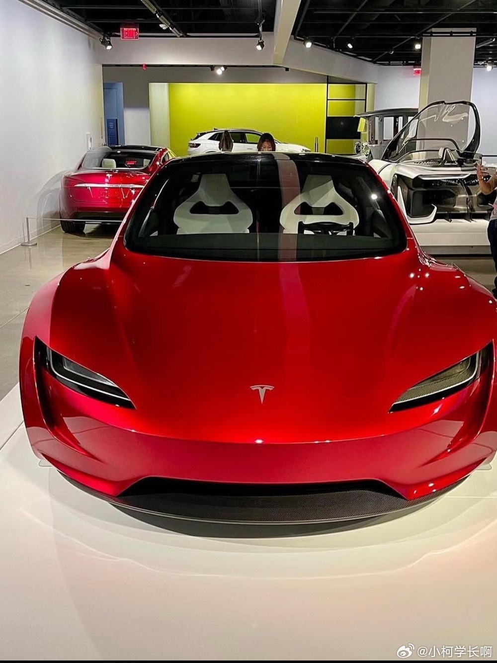据The Information报道，发布会可能展示一款配备SpaceX冷气推进