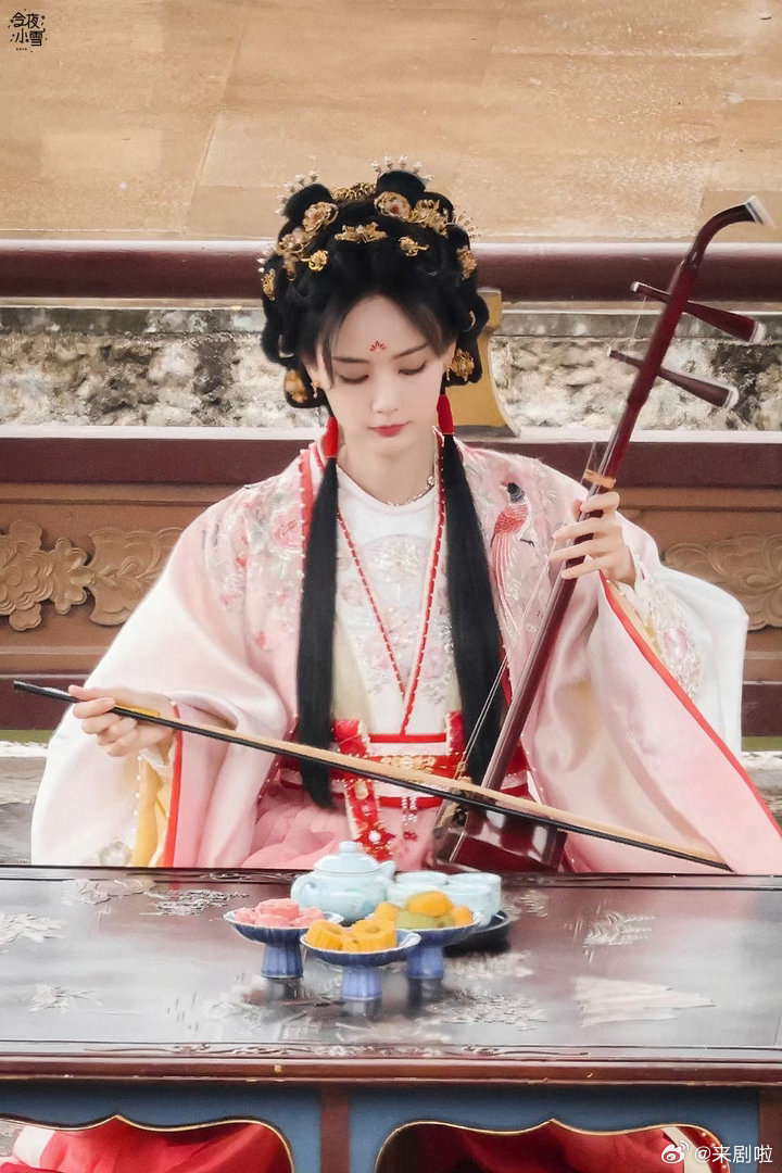 李一桐内娱赚钱内娱花 李一桐真的太会剧宣了！《云秀行》开播即送双平台6666份云