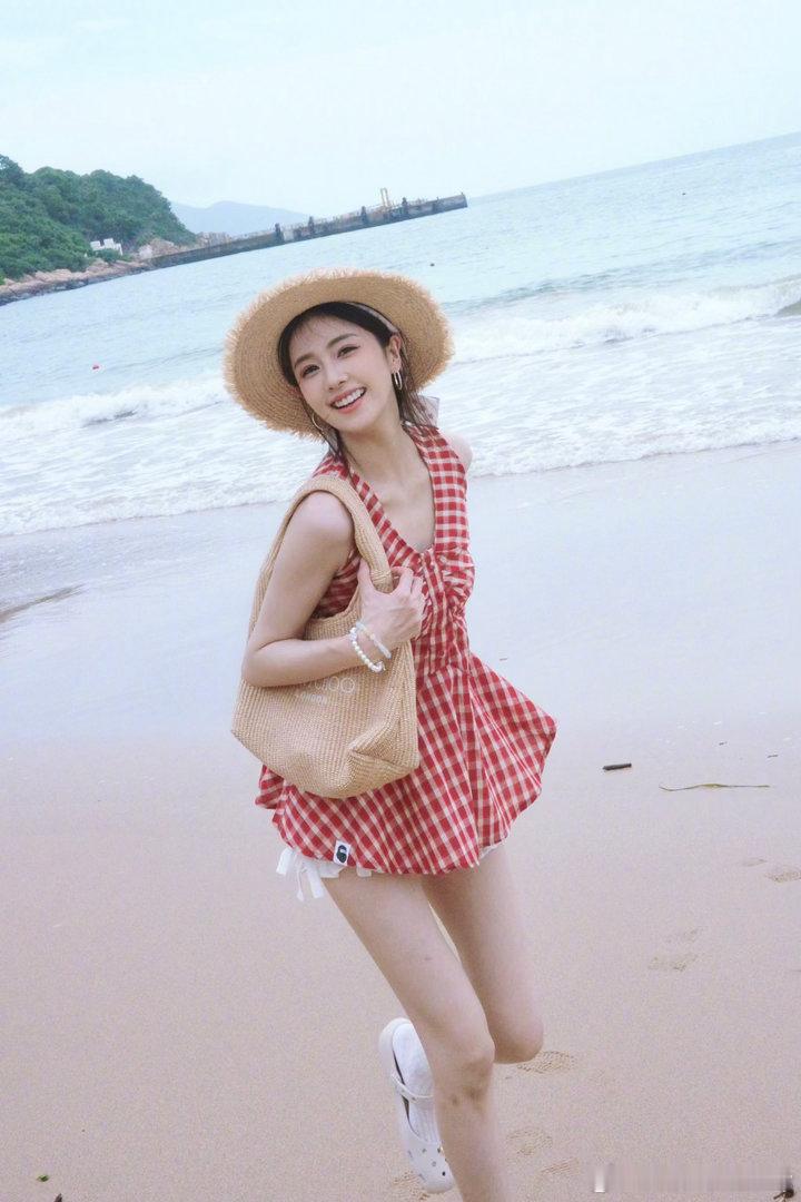 白鹿白鹿新剧佛山开机向全世界安利白鹿 妈呀 小梦妍你真迷人期待宝宝新剧开机
