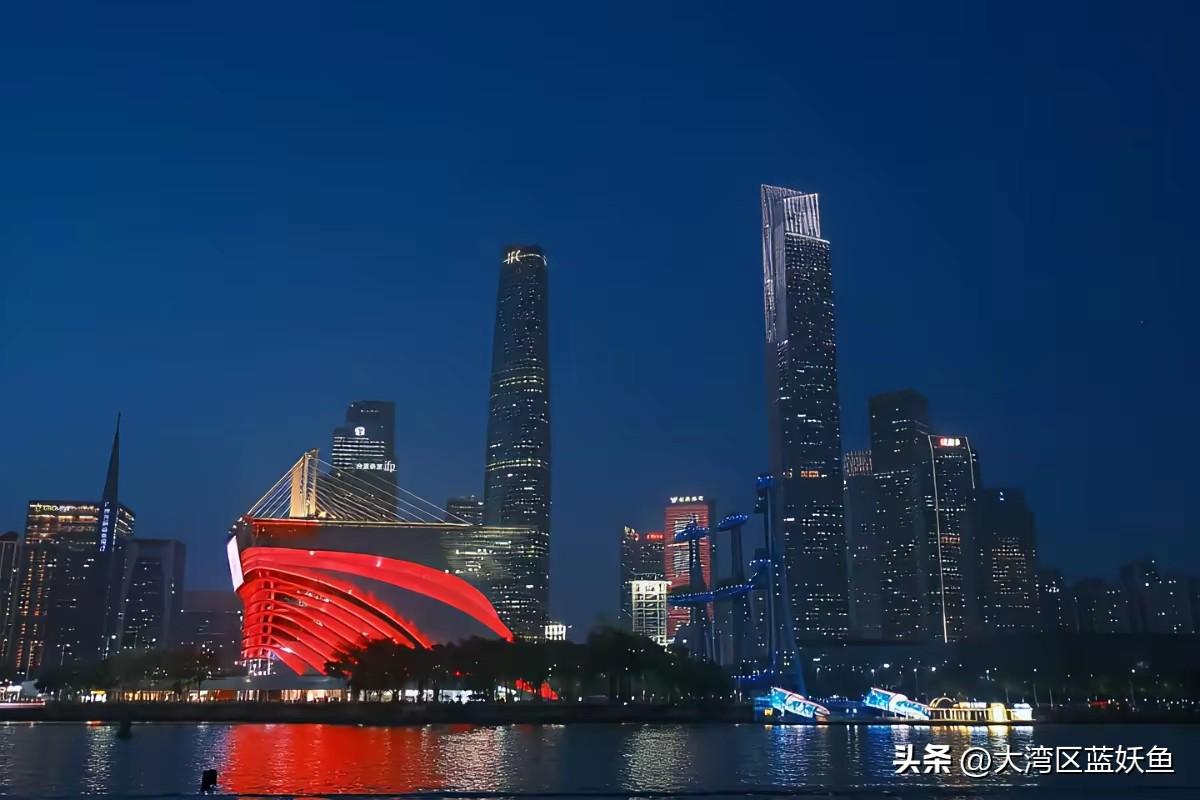 在广州待久了，总有人说珠江新城的高楼比陆家嘴猛，这话真没吹牛——两栋400米往上