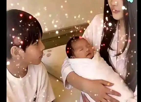 马筱梅用一件件细碎小事，走进了玥玥与弟弟的生活。从逛街游玩到陪伴游戏，这些日常点