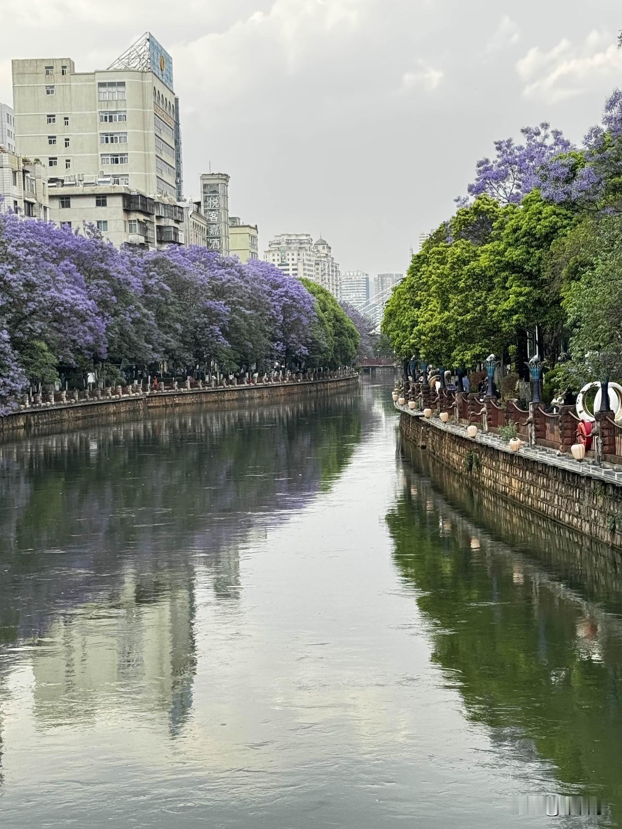 人这一生，房子可能会被拆迁，存款或许会缩水，爱人也可能走散，究竟什么才会永远属于