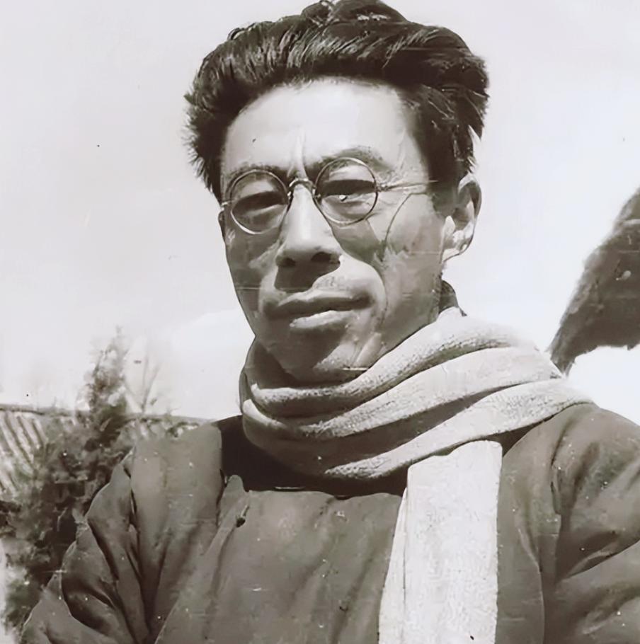 1922年，闻一多在父母的绝食相逼下，回到湖北老家迎娶了从未谋面的远房表妹高孝贞