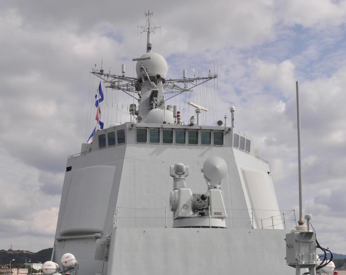 中国雷达又凡尔赛了一把。

根据央视的报道，052D银川舰的雷达只要一开机，周围