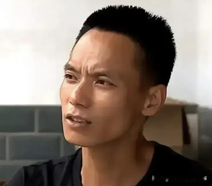河北廊坊一个叫柳军的男子，35岁的他家庭和睦，事业有成，却长期被一个梦境所困扰，