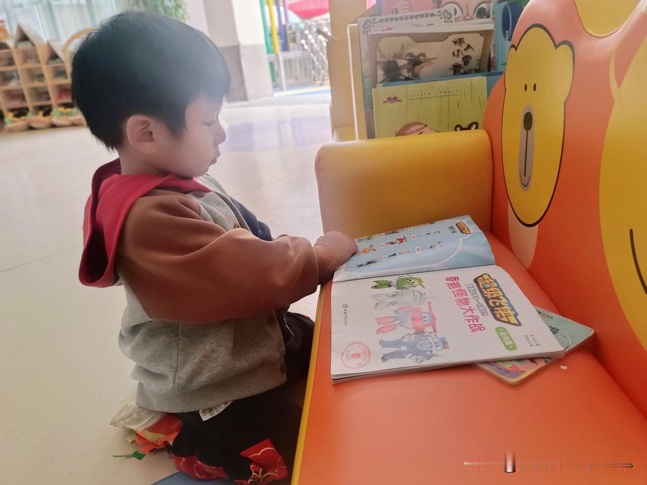 穿上衣服，握好勺子，准备去交新朋友：一个小班生的开学预备式

夏天的尾巴拖得长长