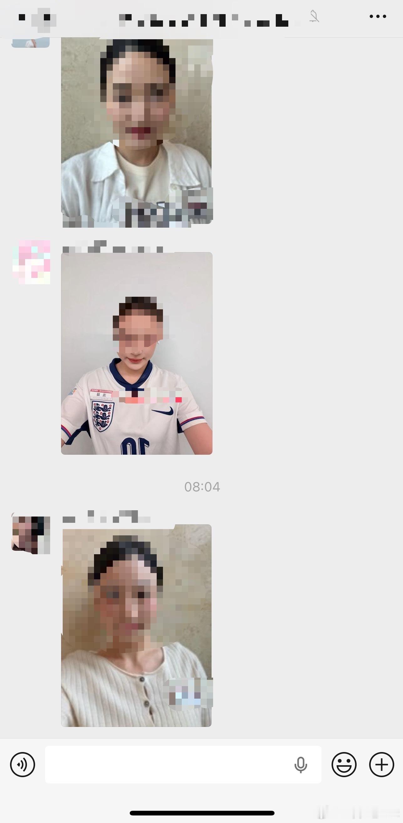 学员每天要上传妆照，今天这个衣服有点意思。 