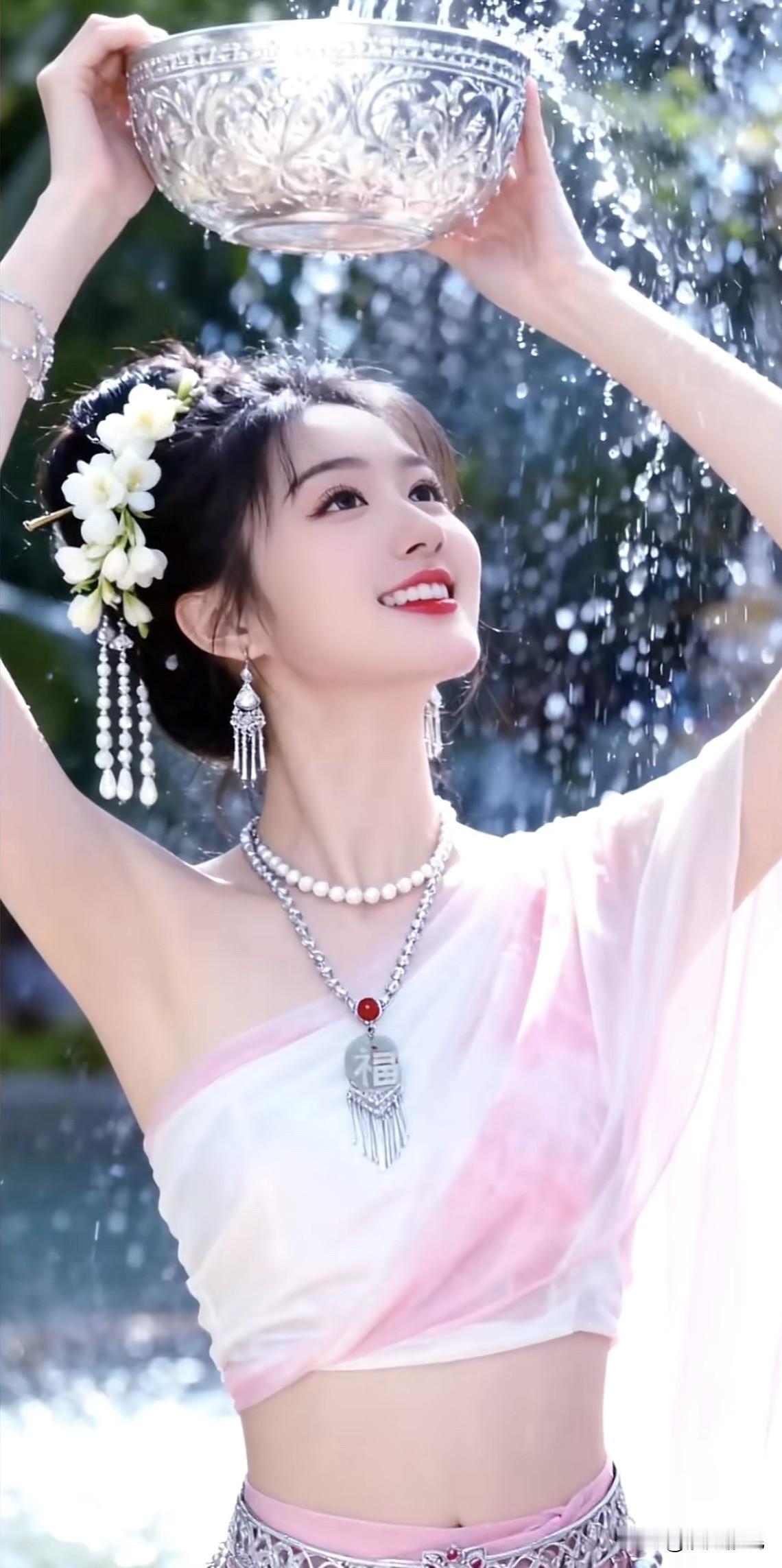 夏日清凉，花环少女，银碗洒水，幸福满满长发花环仙女 海边花环梦幻照 戴花环女孩 