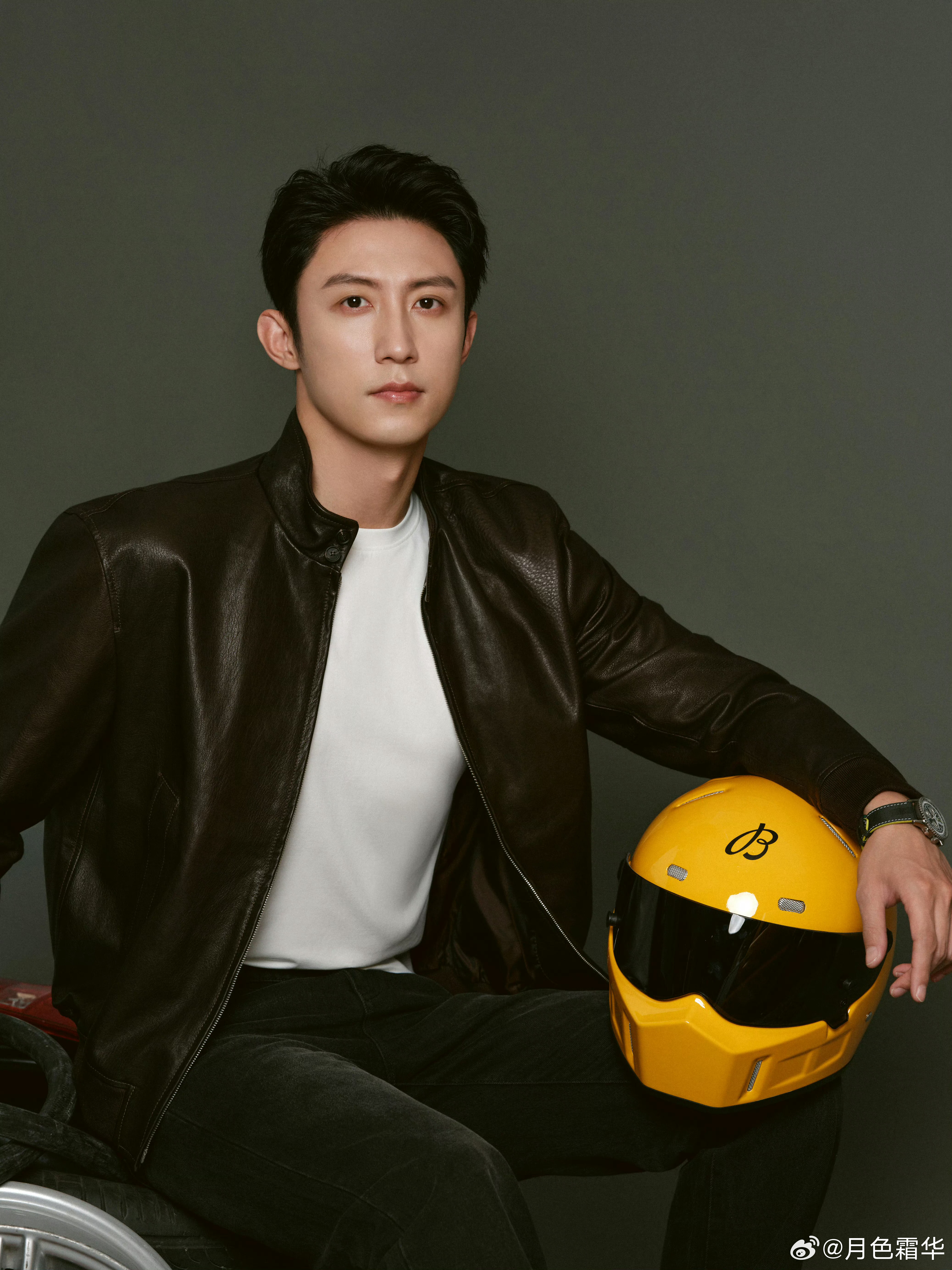 非常好看。百年灵品牌代言人黄景瑜 这几张俺最喜欢，收藏起来。 